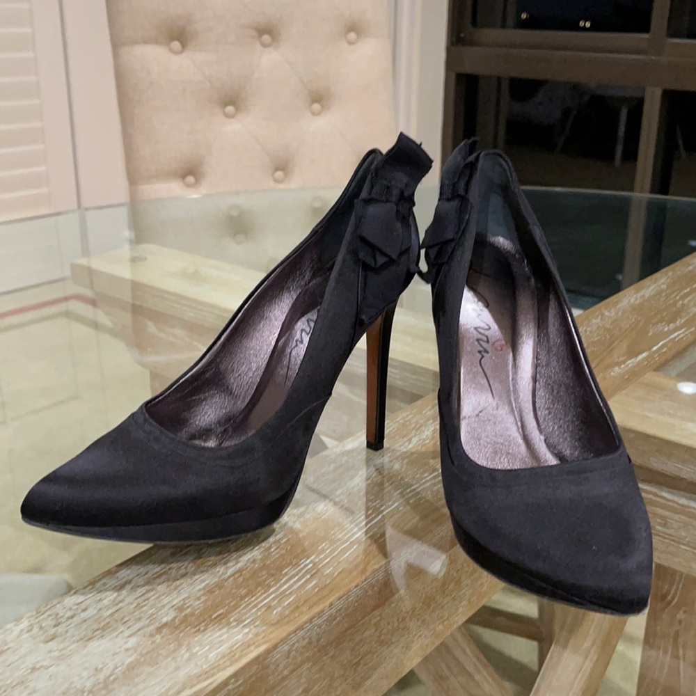 2 OR MORE GET 25% OFF! Lanvin Black Satin Platform Pump